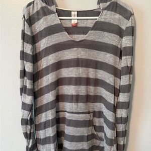 No Boundaries Gray and White Knit Top